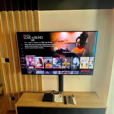 Apartment Lux A&m Netflix *