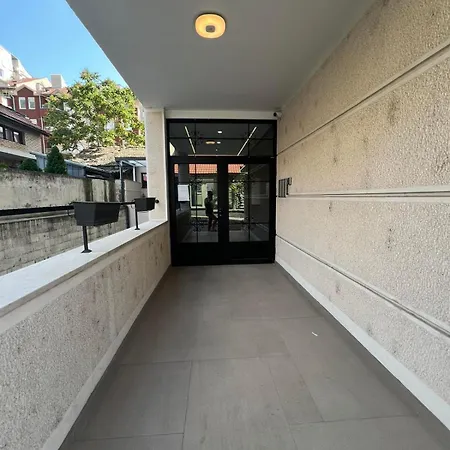 Lux A&m Netflix * Belgrad